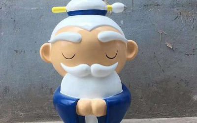 商業(yè)街擺放玻璃鋼卡通老人公仔雕塑