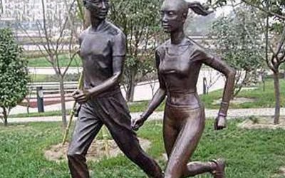 公園跑步男女人物玻璃鋼仿銅雕塑