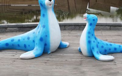 公園擺放的玻璃鋼彩繪仿真海豹雕塑